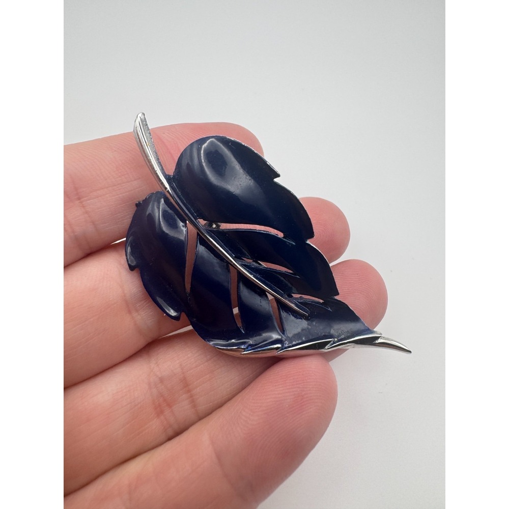 Vintage Leaf Brooch Navy Blue Enamel Silver Tone Leaves Spring - Picture 4 of 6